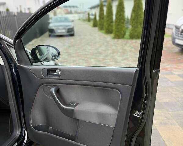 Черный Фольксваген Гольф Плюс, объемом двигателя 1.39 л и пробегом 213 тыс. км за 8590 $, фото 33 на Automoto.ua