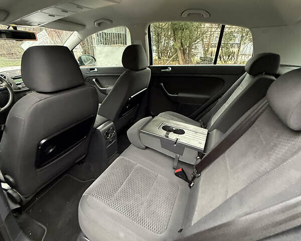 Черный Фольксваген Гольф Плюс, объемом двигателя 1.6 л и пробегом 221 тыс. км за 8700 $, фото 14 на Automoto.ua