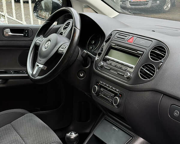 Черный Фольксваген Гольф Плюс, объемом двигателя 1.6 л и пробегом 221 тыс. км за 8700 $, фото 19 на Automoto.ua