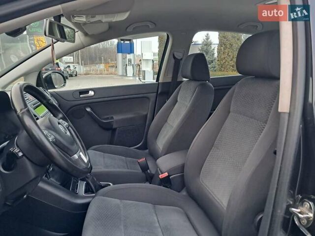 Черный Фольксваген Гольф Плюс, объемом двигателя 1.6 л и пробегом 278 тыс. км за 6999 $, фото 56 на Automoto.ua