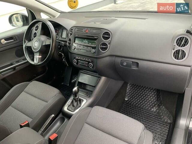 Черный Фольксваген Гольф Плюс, объемом двигателя 1.6 л и пробегом 206 тыс. км за 8300 $, фото 32 на Automoto.ua