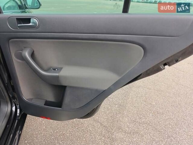 Черный Фольксваген Гольф Плюс, объемом двигателя 1.4 л и пробегом 170 тыс. км за 11200 $, фото 23 на Automoto.ua