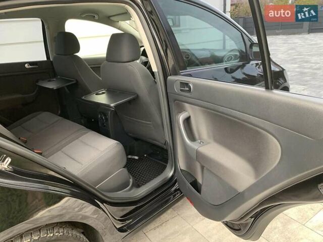 Черный Фольксваген Гольф Плюс, объемом двигателя 1.6 л и пробегом 206 тыс. км за 8300 $, фото 31 на Automoto.ua