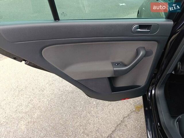 Черный Фольксваген Гольф Плюс, объемом двигателя 1.4 л и пробегом 170 тыс. км за 11200 $, фото 27 на Automoto.ua