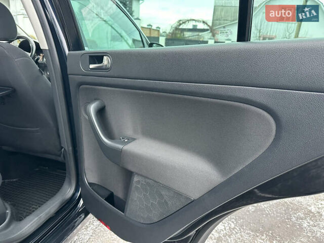 Черный Фольксваген Гольф Плюс, объемом двигателя 1.4 л и пробегом 165 тыс. км за 9300 $, фото 52 на Automoto.ua