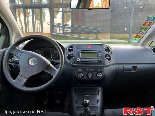 Черный Фольксваген Гольф Плюс, объемом двигателя 1.4 л и пробегом 200 тыс. км за 5800 $, фото 9 на Automoto.ua