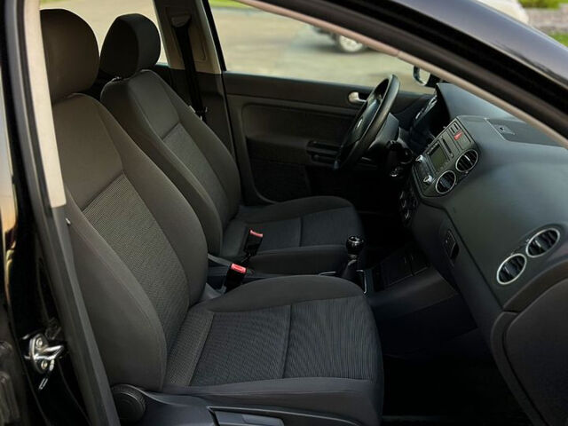 Черный Фольксваген Гольф Плюс, объемом двигателя 1.4 л и пробегом 200 тыс. км за 5800 $, фото 5 на Automoto.ua