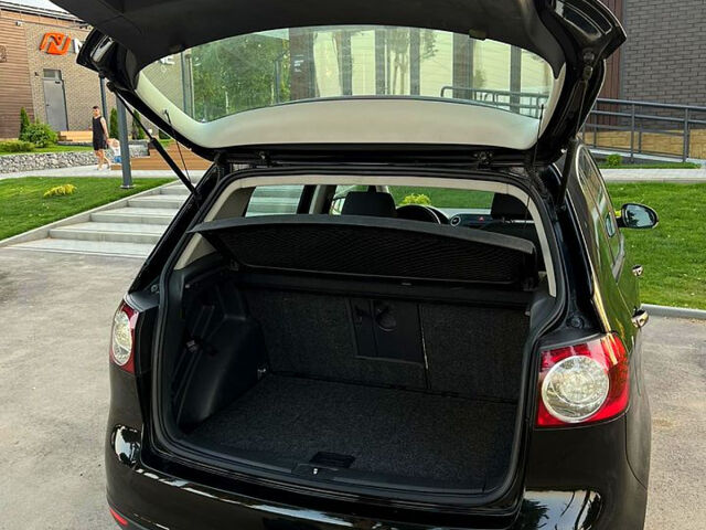 Черный Фольксваген Гольф Плюс, объемом двигателя 1.4 л и пробегом 200 тыс. км за 5800 $, фото 7 на Automoto.ua