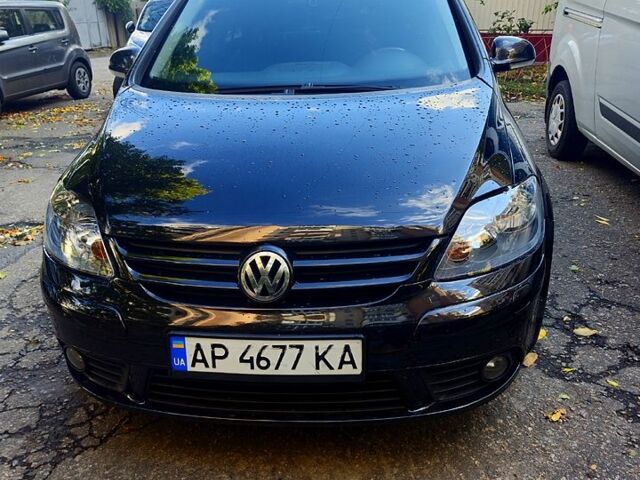 Черный Фольксваген Гольф Плюс, объемом двигателя 1.6 л и пробегом 220 тыс. км за 6000 $, фото 1 на Automoto.ua