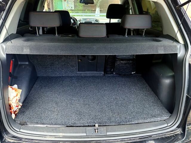 Черный Фольксваген Гольф Плюс, объемом двигателя 1.6 л и пробегом 220 тыс. км за 6000 $, фото 10 на Automoto.ua