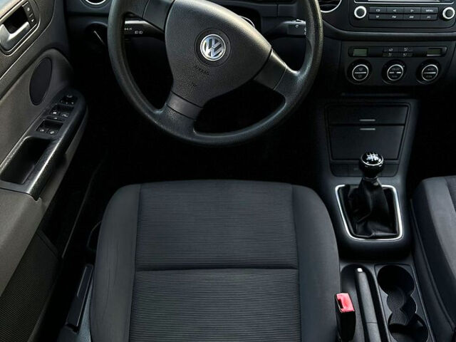 Черный Фольксваген Гольф Плюс, объемом двигателя 1.4 л и пробегом 200 тыс. км за 5800 $, фото 3 на Automoto.ua