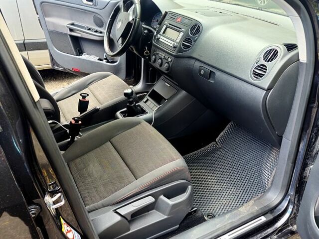 Черный Фольксваген Гольф Плюс, объемом двигателя 1.6 л и пробегом 220 тыс. км за 6000 $, фото 9 на Automoto.ua