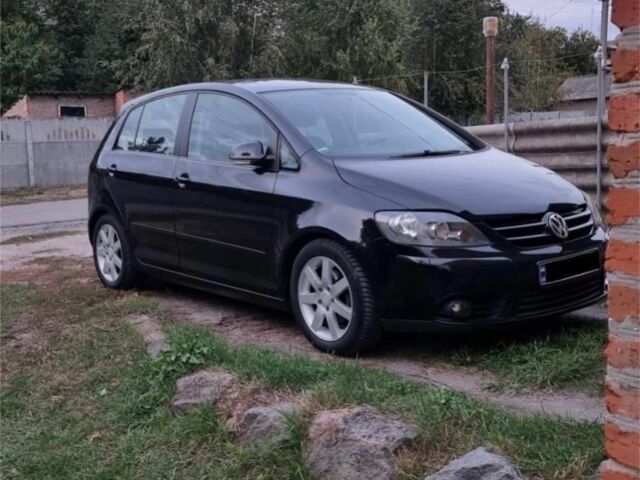 Черный Фольксваген Гольф Плюс, объемом двигателя 1.4 л и пробегом 175 тыс. км за 7000 $, фото 2 на Automoto.ua