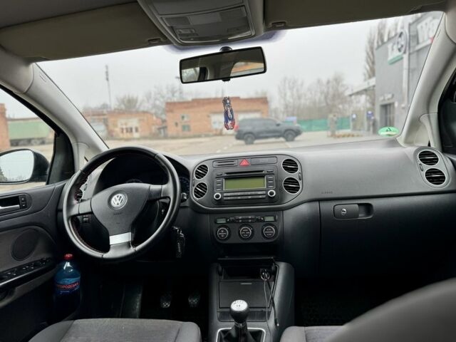 Черный Фольксваген Гольф Плюс, объемом двигателя 1.6 л и пробегом 187 тыс. км за 5999 $, фото 19 на Automoto.ua