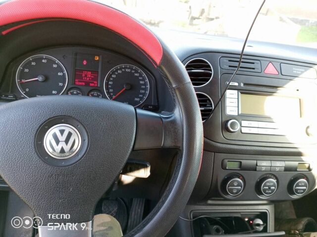 Черный Фольксваген Гольф Плюс, объемом двигателя 1.4 л и пробегом 180 тыс. км за 5100 $, фото 6 на Automoto.ua