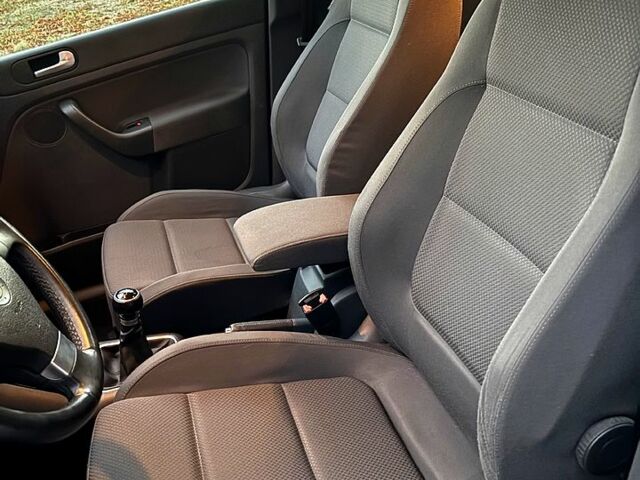 Черный Фольксваген Гольф Плюс, объемом двигателя 1.6 л и пробегом 71 тыс. км за 7399 $, фото 11 на Automoto.ua