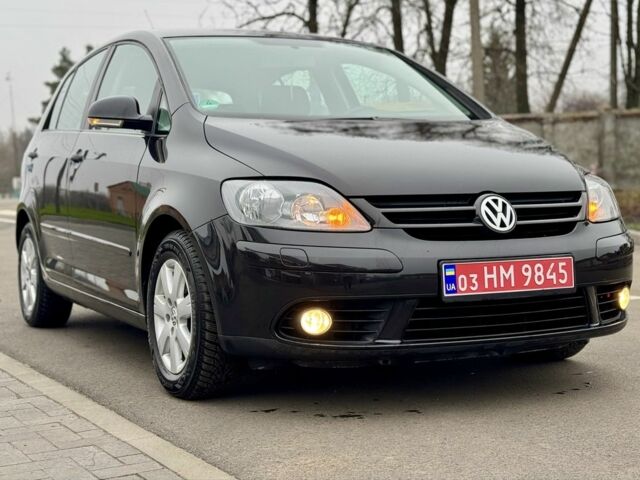 Черный Фольксваген Гольф Плюс, объемом двигателя 1.6 л и пробегом 187 тыс. км за 5999 $, фото 2 на Automoto.ua