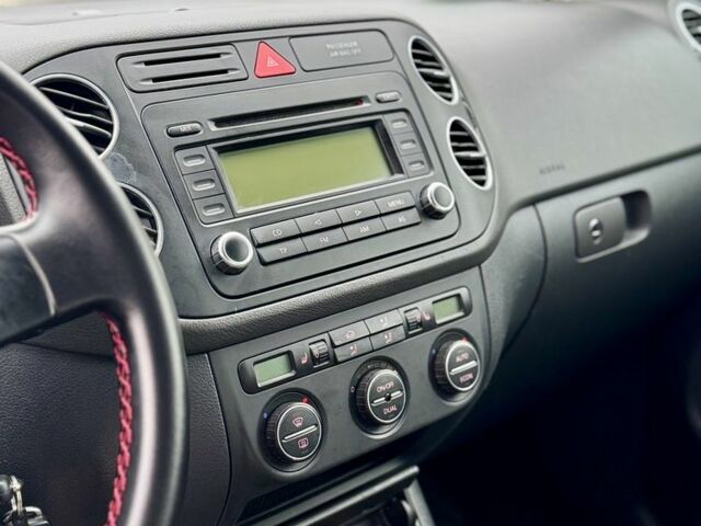 Черный Фольксваген Гольф Плюс, объемом двигателя 1.6 л и пробегом 187 тыс. км за 5999 $, фото 12 на Automoto.ua