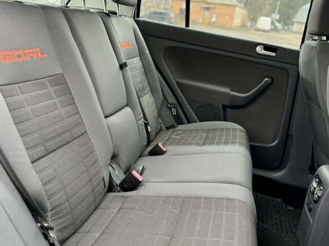 Черный Фольксваген Гольф Плюс, объемом двигателя 1.6 л и пробегом 187 тыс. км за 5999 $, фото 18 на Automoto.ua