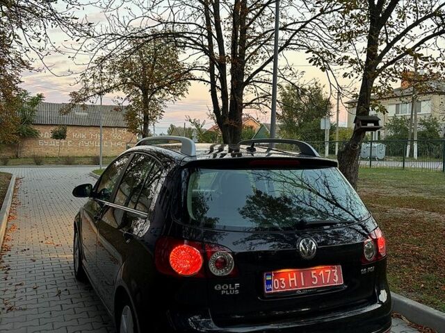 Черный Фольксваген Гольф Плюс, объемом двигателя 1.6 л и пробегом 71 тыс. км за 7399 $, фото 5 на Automoto.ua