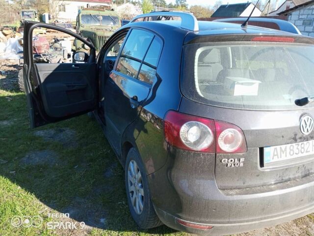 Черный Фольксваген Гольф Плюс, объемом двигателя 1.4 л и пробегом 180 тыс. км за 5100 $, фото 5 на Automoto.ua