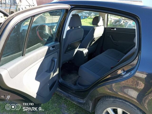 Черный Фольксваген Гольф Плюс, объемом двигателя 1.4 л и пробегом 180 тыс. км за 5100 $, фото 4 на Automoto.ua