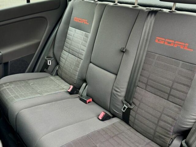 Черный Фольксваген Гольф Плюс, объемом двигателя 1.6 л и пробегом 187 тыс. км за 5999 $, фото 16 на Automoto.ua