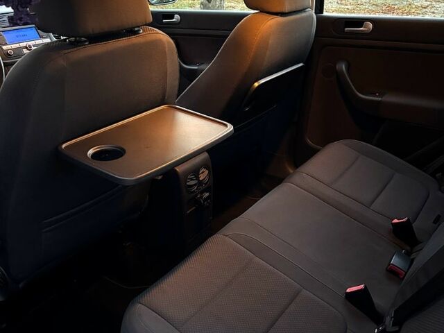 Черный Фольксваген Гольф Плюс, объемом двигателя 1.6 л и пробегом 71 тыс. км за 7399 $, фото 12 на Automoto.ua