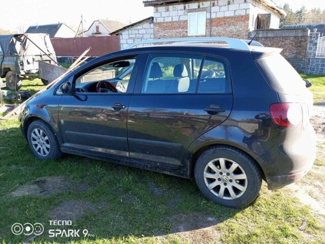 Черный Фольксваген Гольф Плюс, объемом двигателя 1.4 л и пробегом 180 тыс. км за 5100 $, фото 1 на Automoto.ua