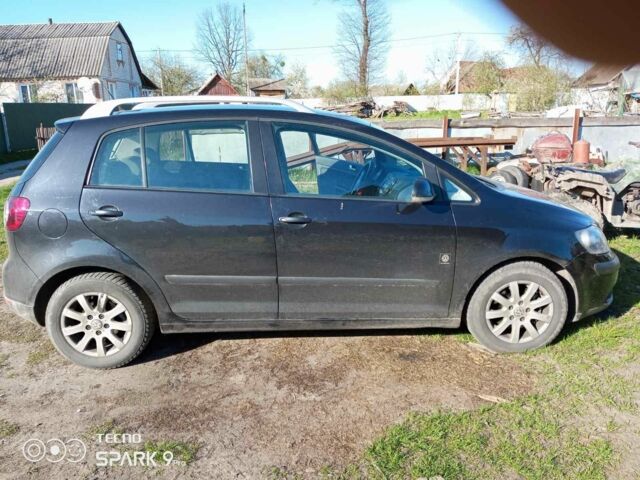 Черный Фольксваген Гольф Плюс, объемом двигателя 1.4 л и пробегом 180 тыс. км за 5100 $, фото 3 на Automoto.ua