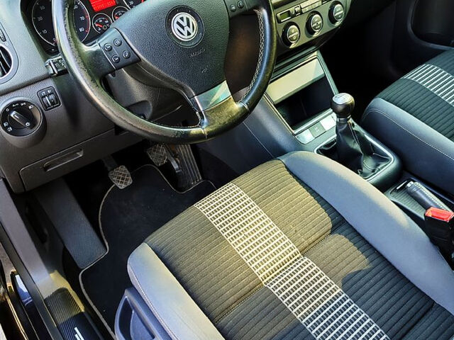 Черный Фольксваген Гольф Плюс, объемом двигателя 1.4 л и пробегом 195 тыс. км за 6799 $, фото 8 на Automoto.ua