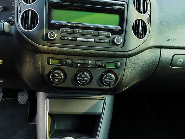 Черный Фольксваген Гольф Плюс, объемом двигателя 1.4 л и пробегом 195 тыс. км за 6799 $, фото 11 на Automoto.ua