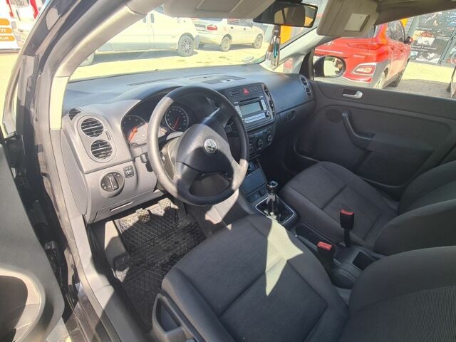 Черный Фольксваген Гольф Плюс, объемом двигателя 1.4 л и пробегом 197 тыс. км за 5600 $, фото 6 на Automoto.ua