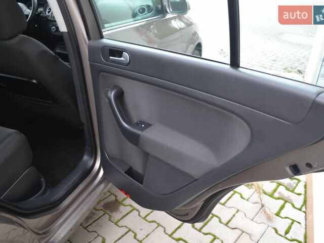 Коричневый Фольксваген Гольф Плюс, объемом двигателя 1.6 л и пробегом 183 тыс. км за 9200 $, фото 24 на Automoto.ua