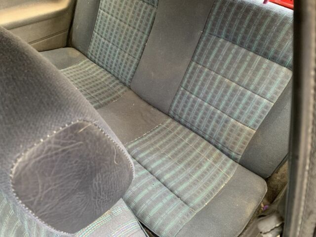 Красный Фольксваген Гольф Плюс, объемом двигателя 1.6 л и пробегом 340 тыс. км за 903 $, фото 5 на Automoto.ua