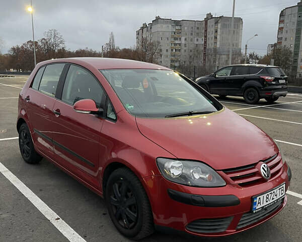 Красный Фольксваген Гольф Плюс, объемом двигателя 1.6 л и пробегом 232 тыс. км за 5100 $, фото 2 на Automoto.ua