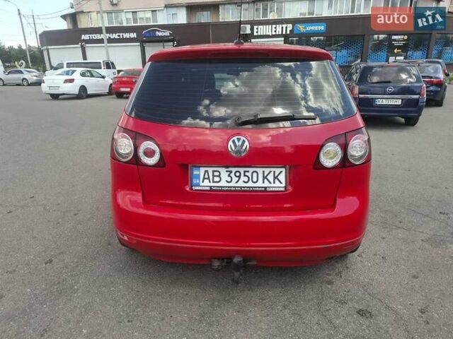 Красный Фольксваген Гольф Плюс, объемом двигателя 1.6 л и пробегом 295 тыс. км за 5500 $, фото 9 на Automoto.ua