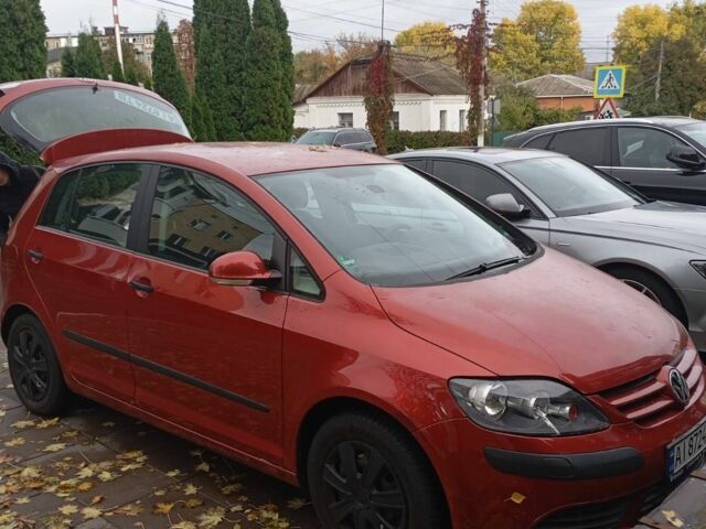 Красный Фольксваген Гольф Плюс, объемом двигателя 1.6 л и пробегом 232 тыс. км за 4850 $, фото 2 на Automoto.ua