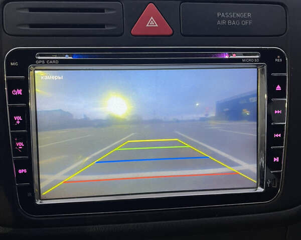 Красный Фольксваген Гольф Плюс, объемом двигателя 1.6 л и пробегом 232 тыс. км за 5100 $, фото 20 на Automoto.ua