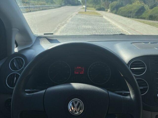 Фольксваген Гольф Плюс 2005 в Сарнах на Automoto.ua Красный Фольксваген Гольф Плюс, объемом двигателя 1.9 л и пробегом 235 тыс. км за 5700 $, фото 5 на Automoto.ua