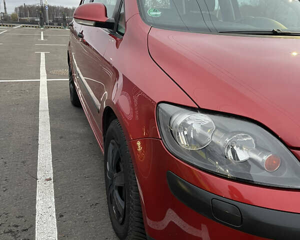 Красный Фольксваген Гольф Плюс, объемом двигателя 1.6 л и пробегом 232 тыс. км за 5100 $, фото 7 на Automoto.ua