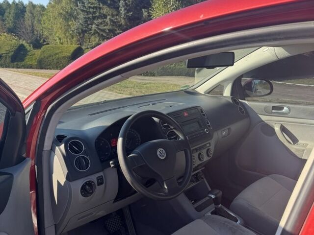 Фольксваген Гольф Плюс 2005 в Сарнах на Automoto.ua Красный Фольксваген Гольф Плюс, объемом двигателя 1.9 л и пробегом 235 тыс. км за 5700 $, фото 4 на Automoto.ua