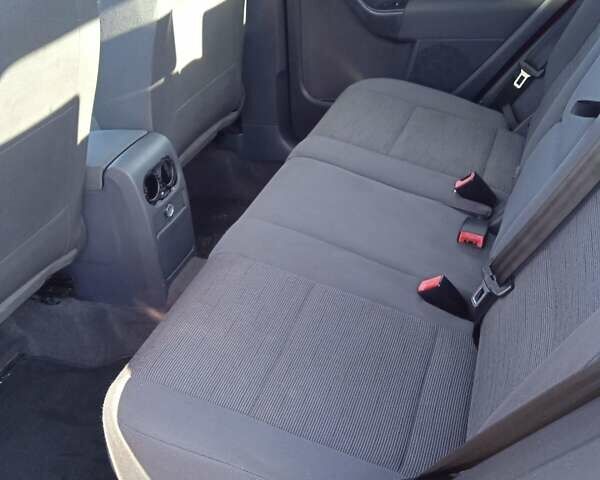 Красный Фольксваген Гольф Плюс, объемом двигателя 1.6 л и пробегом 232 тыс. км за 5100 $, фото 7 на Automoto.ua