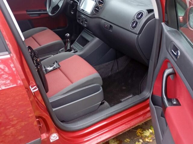 Красный Фольксваген Гольф Плюс, объемом двигателя 1.6 л и пробегом 232 тыс. км за 4850 $, фото 7 на Automoto.ua