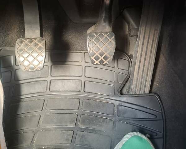 Красный Фольксваген Гольф Плюс, объемом двигателя 1.6 л и пробегом 295 тыс. км за 5500 $, фото 3 на Automoto.ua