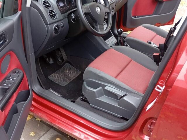 Красный Фольксваген Гольф Плюс, объемом двигателя 1.6 л и пробегом 232 тыс. км за 4850 $, фото 5 на Automoto.ua