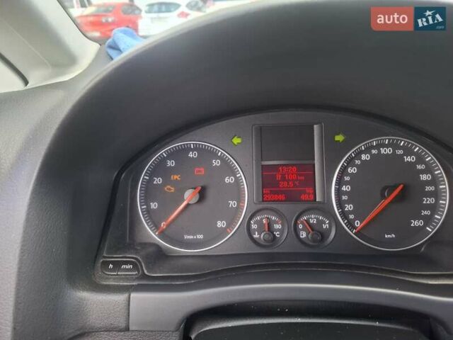 Красный Фольксваген Гольф Плюс, объемом двигателя 1.6 л и пробегом 295 тыс. км за 5500 $, фото 1 на Automoto.ua