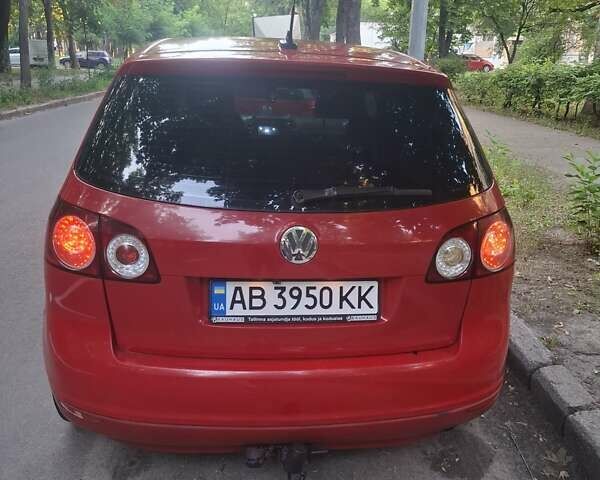 Красный Фольксваген Гольф Плюс, объемом двигателя 1.6 л и пробегом 295 тыс. км за 5500 $, фото 6 на Automoto.ua