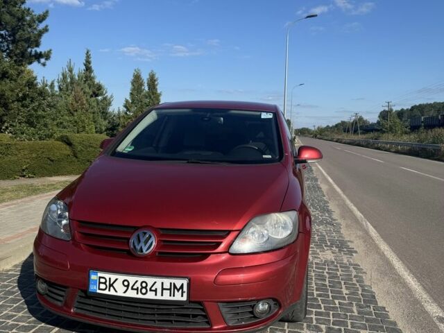 Фольксваген Гольф Плюс 2005 в Сарнах на Automoto.ua Красный Фольксваген Гольф Плюс, объемом двигателя 1.9 л и пробегом 235 тыс. км за 5700 $, фото 1 на Automoto.ua