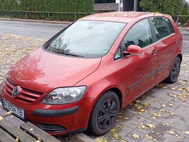 Красный Фольксваген Гольф Плюс, объемом двигателя 1.6 л и пробегом 232 тыс. км за 4850 $, фото 1 на Automoto.ua